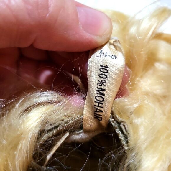 100% mohair doll wig by wee 3,NWT originally 120.00$ blonde in color,handsewn - Picture 4 of 7